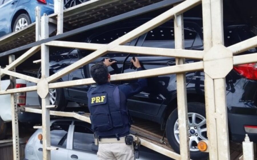 PRF recupera veículo roubado no início do ano em São Paulo (SP)