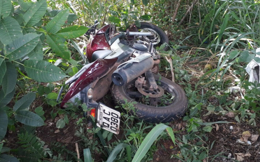 Motocicleta furtada é  encontrada abandonada  no bairro Piracema