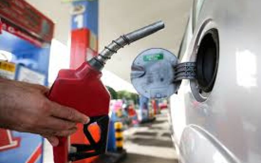 Petrobras anuncia quedas de 4,3% para gasolina e de 4,4% para o diesel
