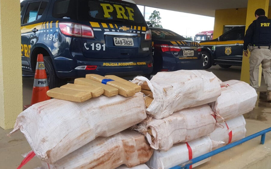 Após perseguição, casal é preso pela PRF com 363 kg de maconha na BR-163 em Coxim