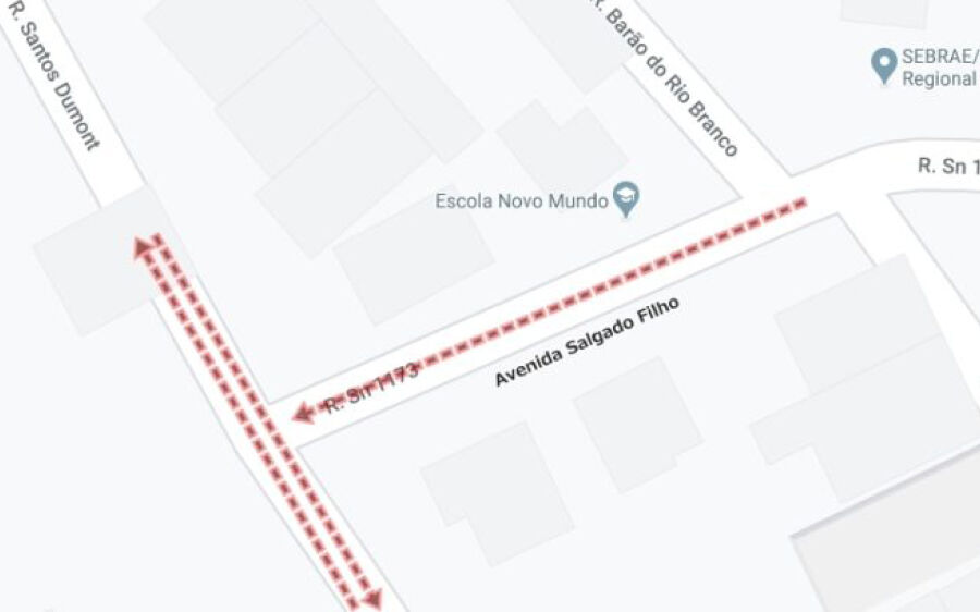 Parte de avenida na lateral de escola se torna mão única