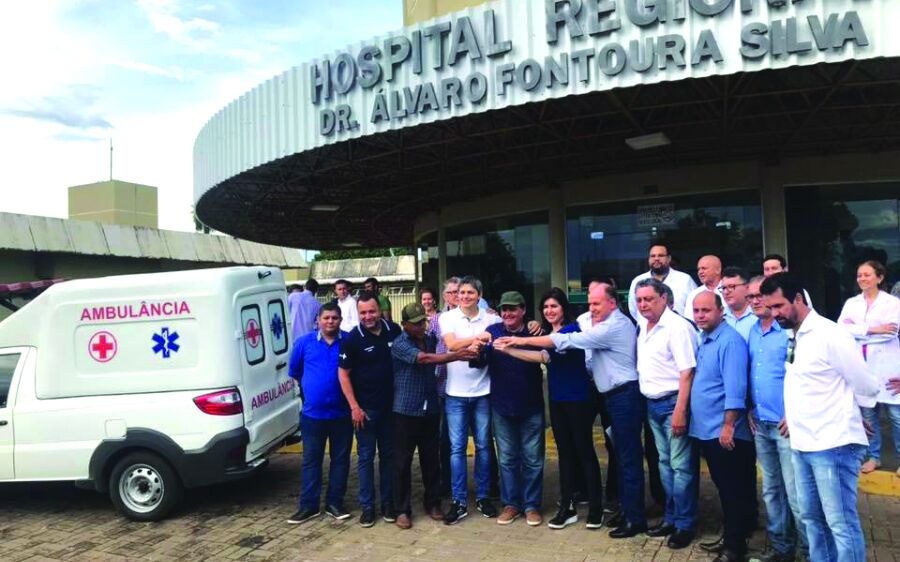 Senadora Simone entrega ambulância e garante investimentos para o Hospital Regional de Coxim