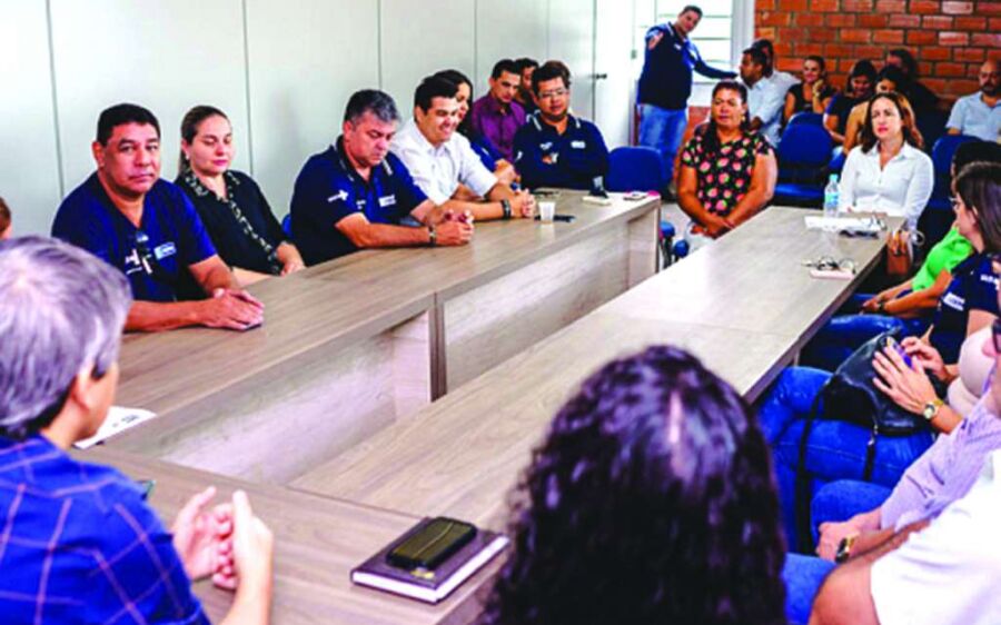 Autoridades municipais empossam novos membros do Conselho Municipal de Saúde