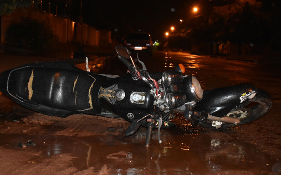 Roubo fuga perseguição termina em queda de moto e passageiro em estado gravíssimo em Coxim 