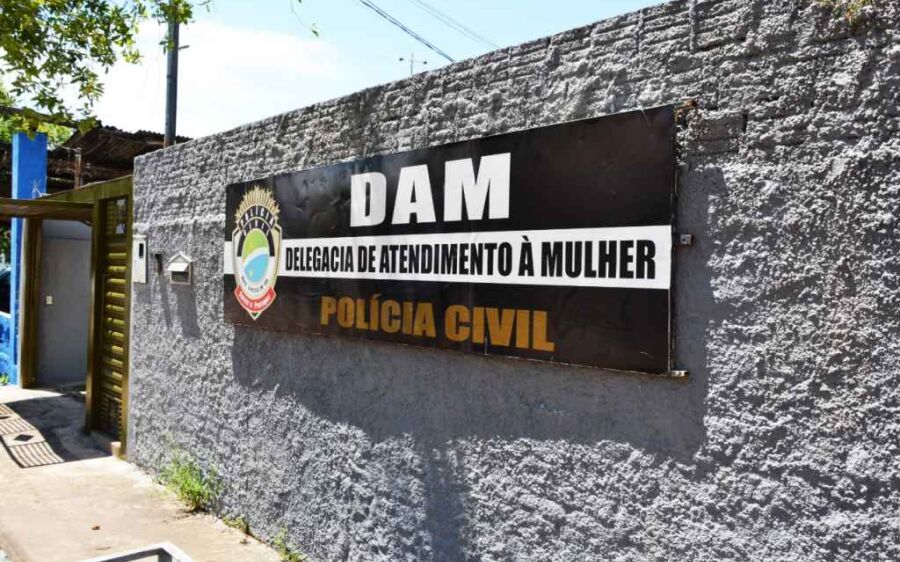 Excitado, servente de pedreiro mostra volume a mães em escola e vai preso