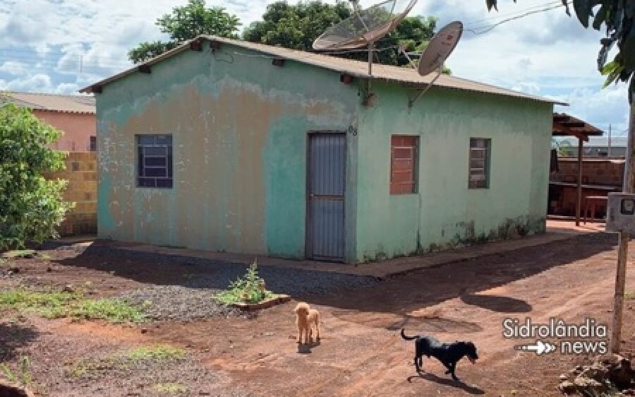 Namorado mata mulher a facadas na frente da filha e tenta suicídio