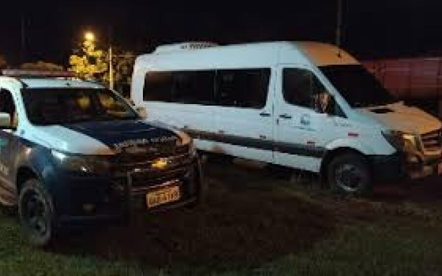 PM recupera van da Prefeitura furtada por adolescente em São Gabriel do Oeste
