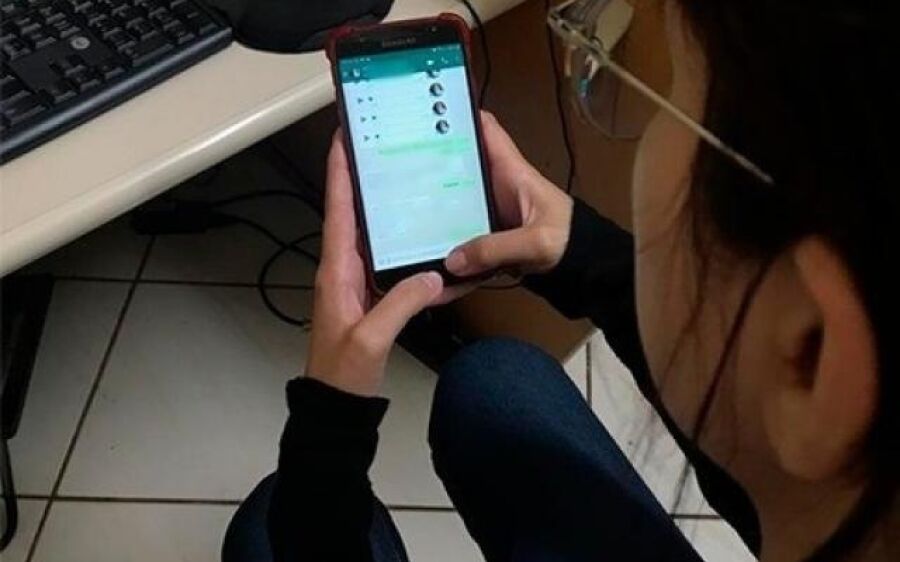 Jovem é presa após compartilhar endereço de blitz pelo WhatsApp