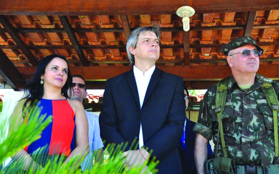 Dinalvinha Viana participa de  solenidade de incorporação de novos integrantes do 47º BI