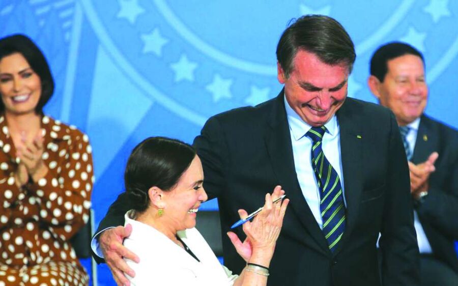 Regina Duarte diz que buscará  diálogo e pacificação no setor cultural