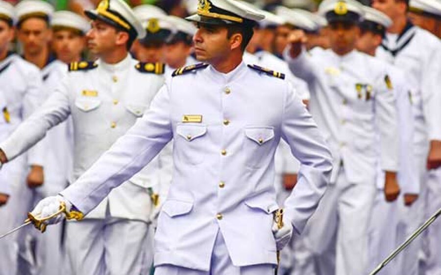 Marinha abre concurso para engenheiros com  salário de R$ 8,6 mil