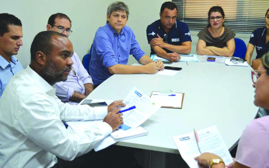 Autoridades se reúnem com promotor para definir medidas contra coronavírus
