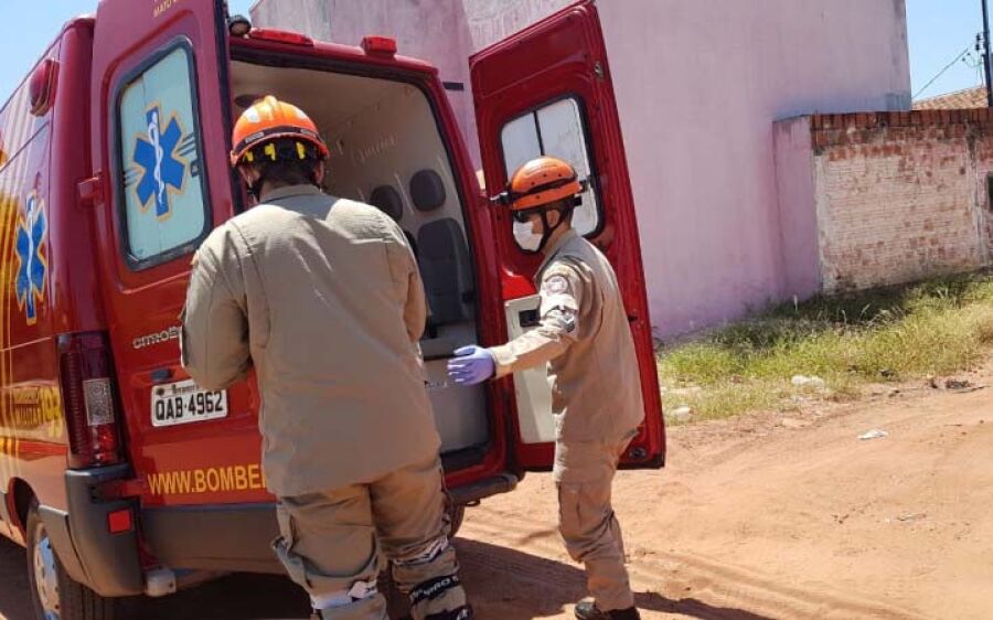 Homem sofre escoriações abrasivas em queda de moto no Senhor Divino