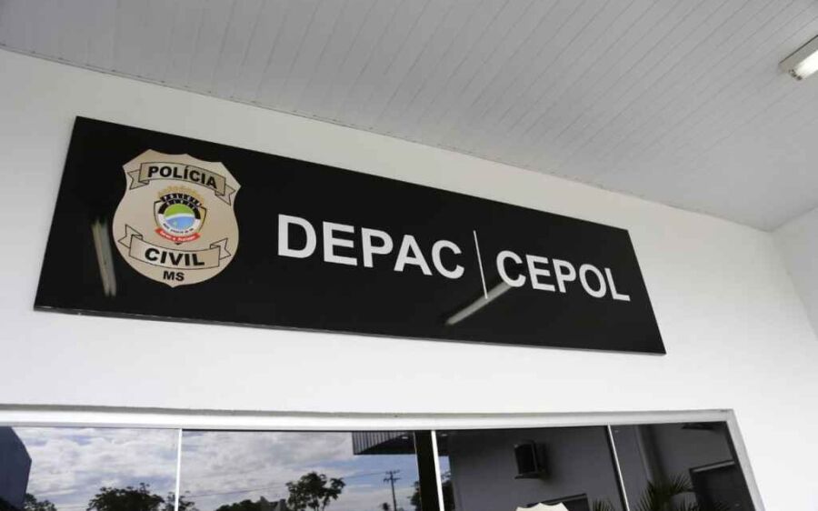 Mulher que tentou matar duas na Capital disse que arrancaria bebê do útero de jovem