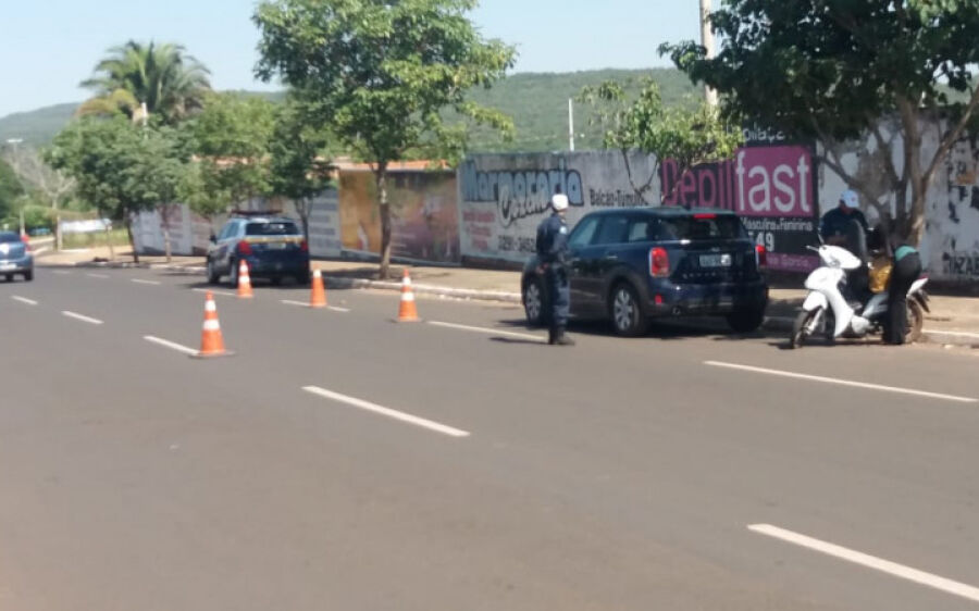 Polícia Militar realiza blitz em vários pontos de Coxim
