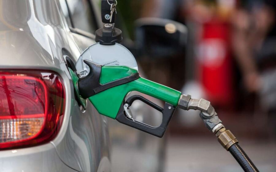 Preço da gasolina cai 9,5% e do diesel 6,5% nas refinarias