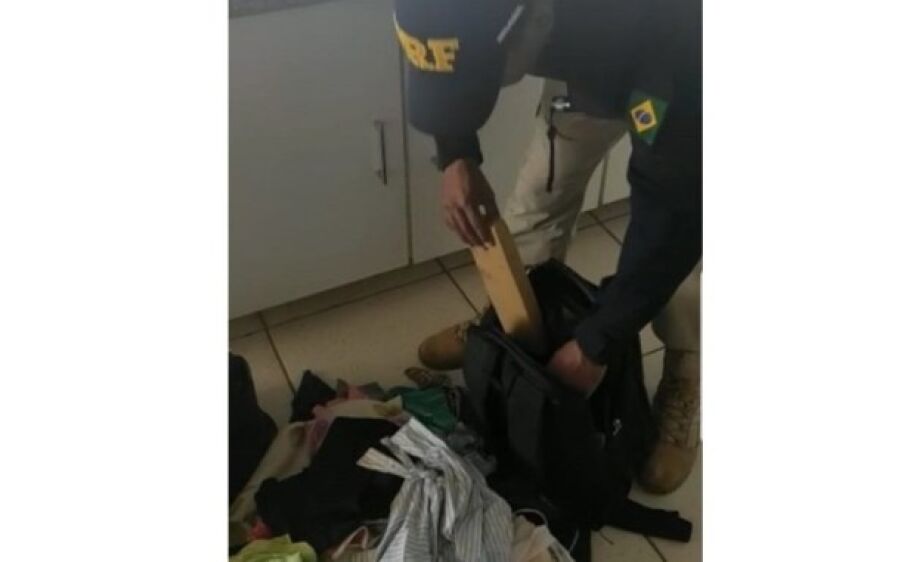 PRF apreende em Coxim 22,5 quilos de maconha com caronista que iria para Cuiabá