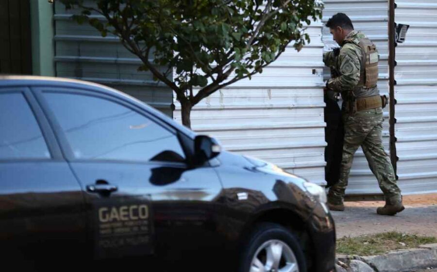 Omertà: homem é preso após atirar contra policiais em propriedade rural