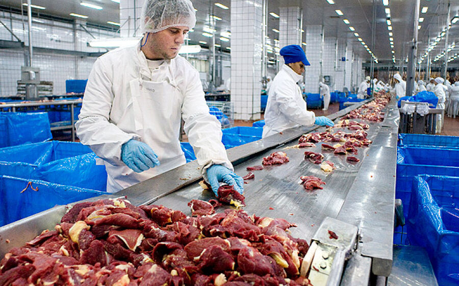 JBS avalia férias coletivas e pecuarista fala em aumento no preço da carne