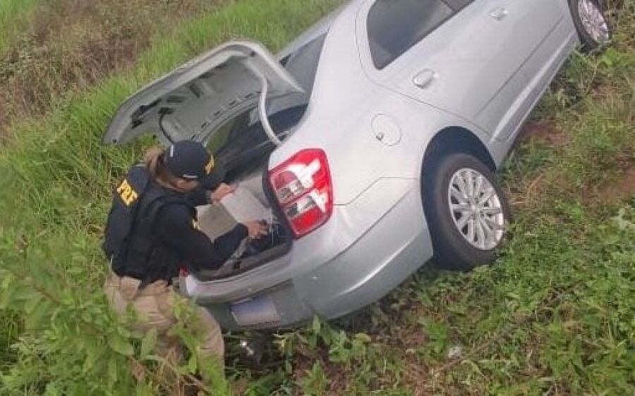 PRF apreende 353 Kg de maconha e recupera veículo em Coxim 