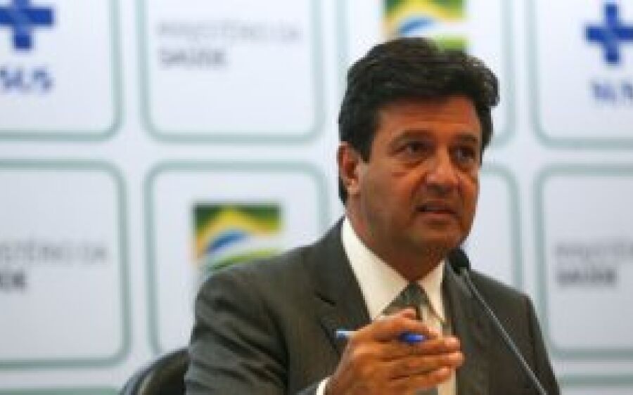 Sistema de saúde pode entrar em colapso em abril, diz ministro da Saúde