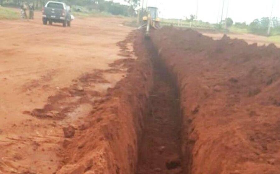 Paraguaios cavam valas para impedir que brasileiros entrem no país e governo decreta isolamento tota