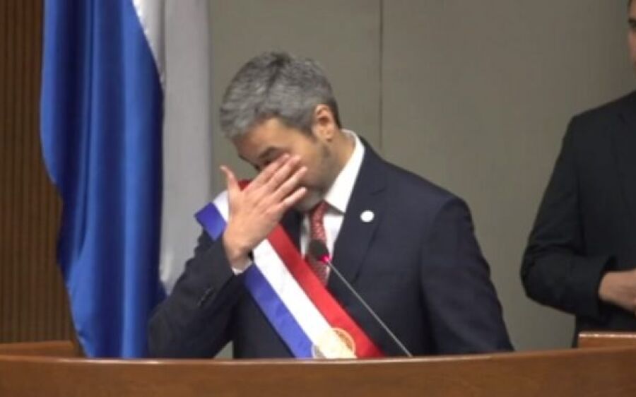INTERNACIONAL Presidente do Paraguai chora ao decretar aumento da quarentena no país O período de qu