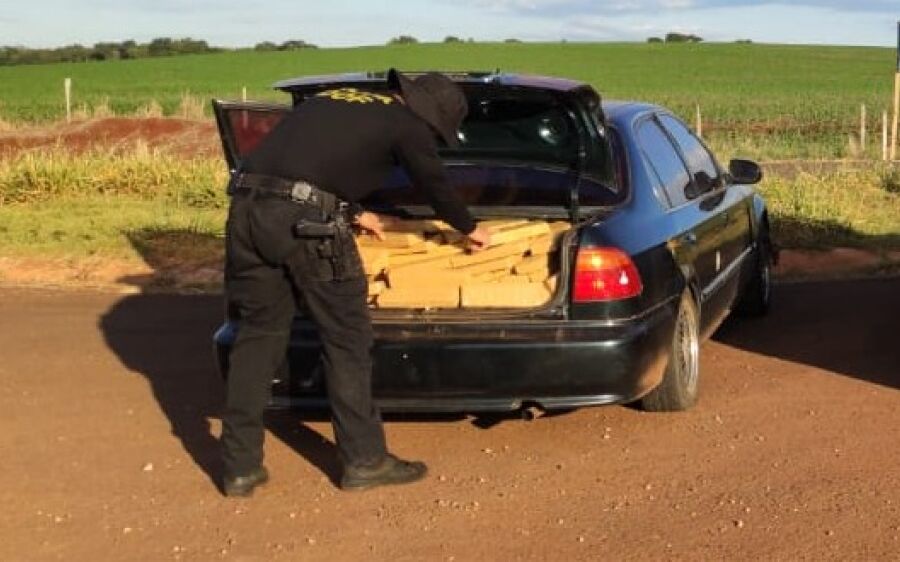 Honda Civic com mais de 300 quilos de maconha é apreendido na MS-162