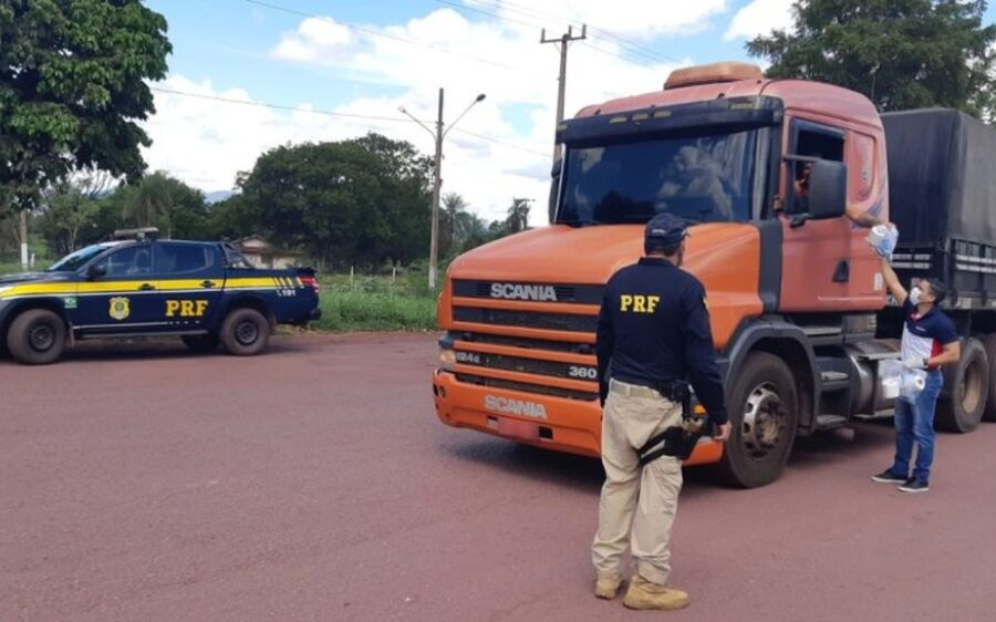 PRF MS participa de campanha em apoio aos caminhoneiros durante a pandemia do novo coronavírus