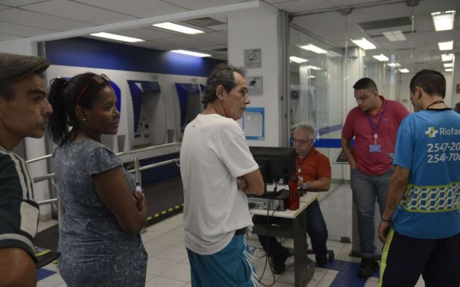 Prazo para saque imediato de até R$ 998 do FGTS acaba amanhã