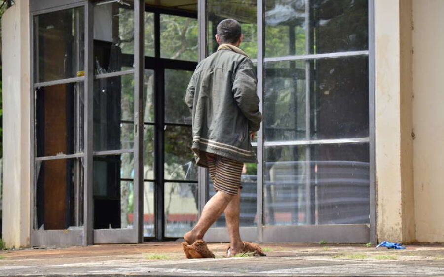Defensoria recomenda entrega de álcool em gel e sabão para moradores de rua