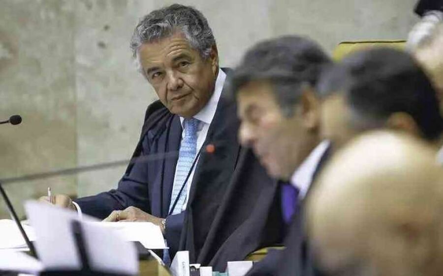 Ministro encaminha à PGR pedido de afastamento de Bolsonaro