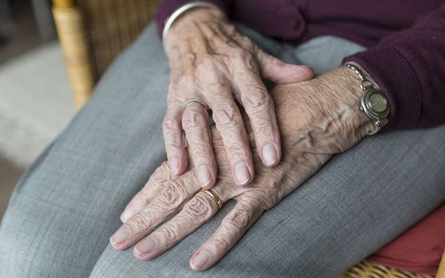 Dos 44 casos de coronavírus em MS, seis são idosos