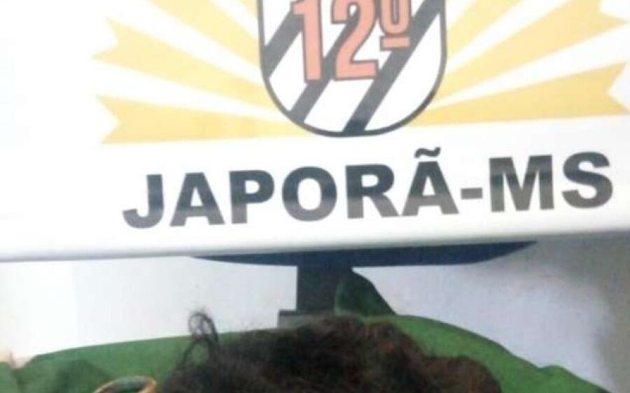 À força, agressor corta cabelo da esposa que é menor, deficiente e está gestante