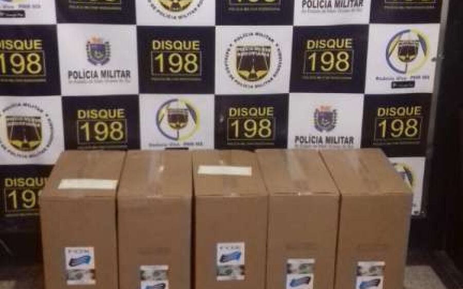 Campo-grandenses são presos com 250 pacotes de cigarro em Ponta Porã