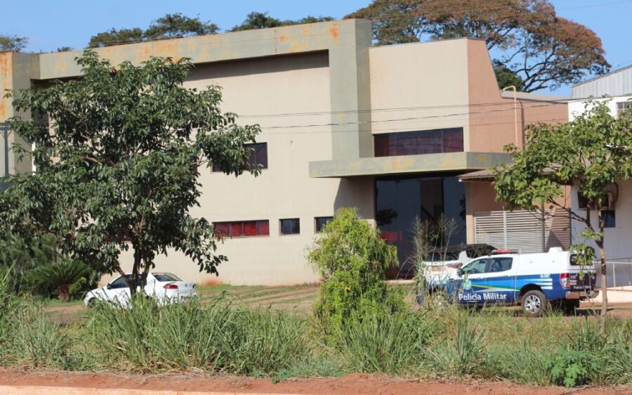 Dona de fábrica desrespeita quarentena e esconde funcionários no banheiro durante 