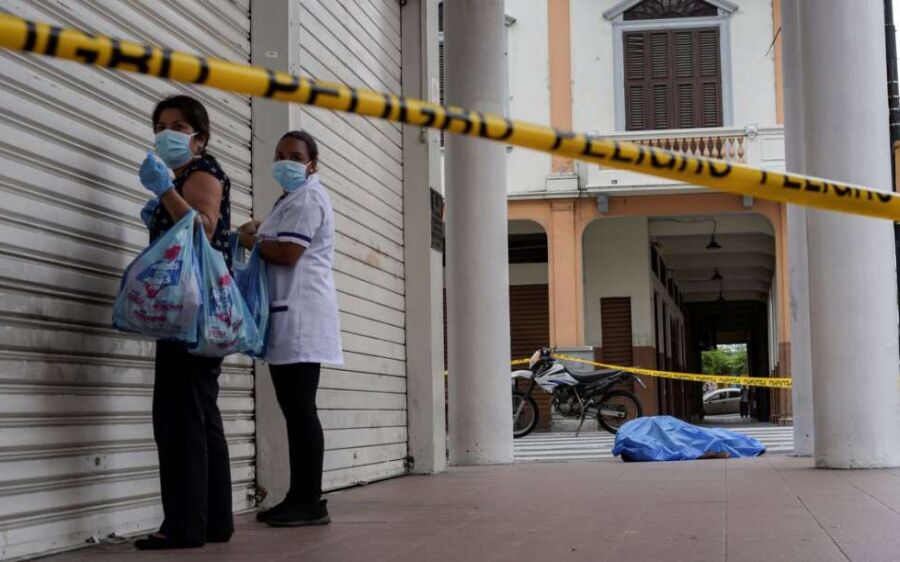 Sistema funerário do Equador entra em colapso por mortes pela covid-19