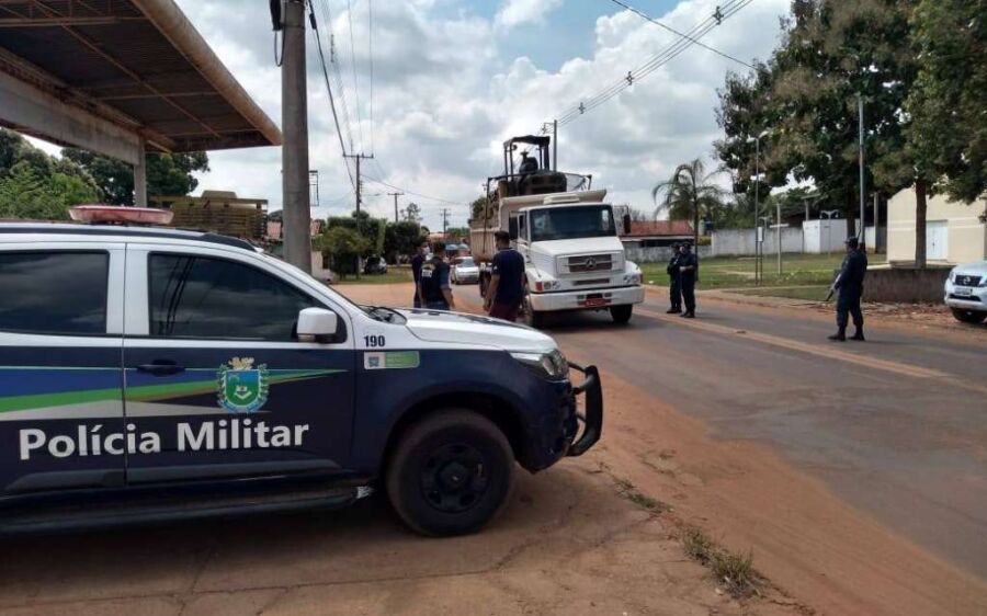 PM em parceria com a Vigilância Sanitária de Coxim realizam barreira para controle de tráfego