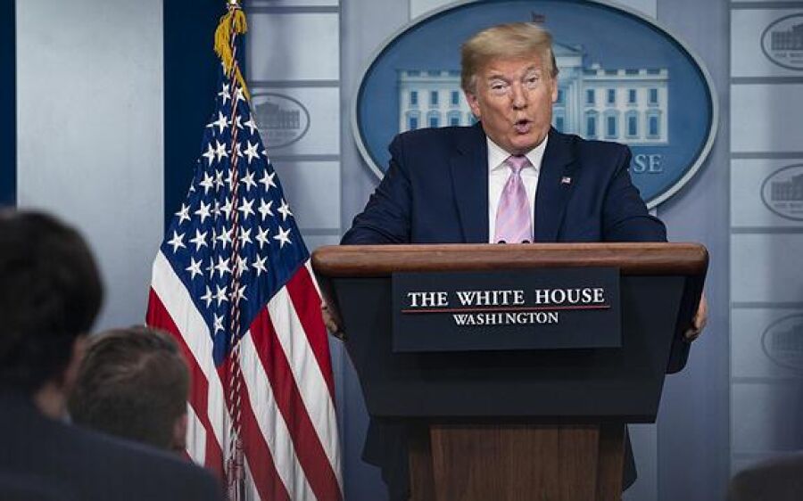 Trump prevê semanas 'difíceis' e diz que não quer outros países conseguindo máscaras