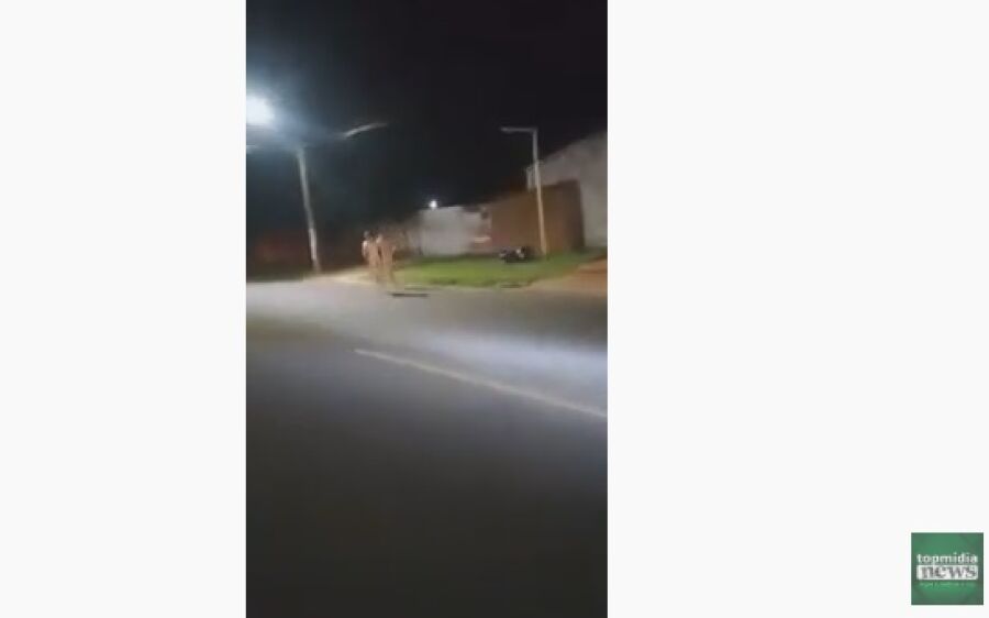 Dupla ignora toque de recolher e corre pelada por ruas de Campo Grande