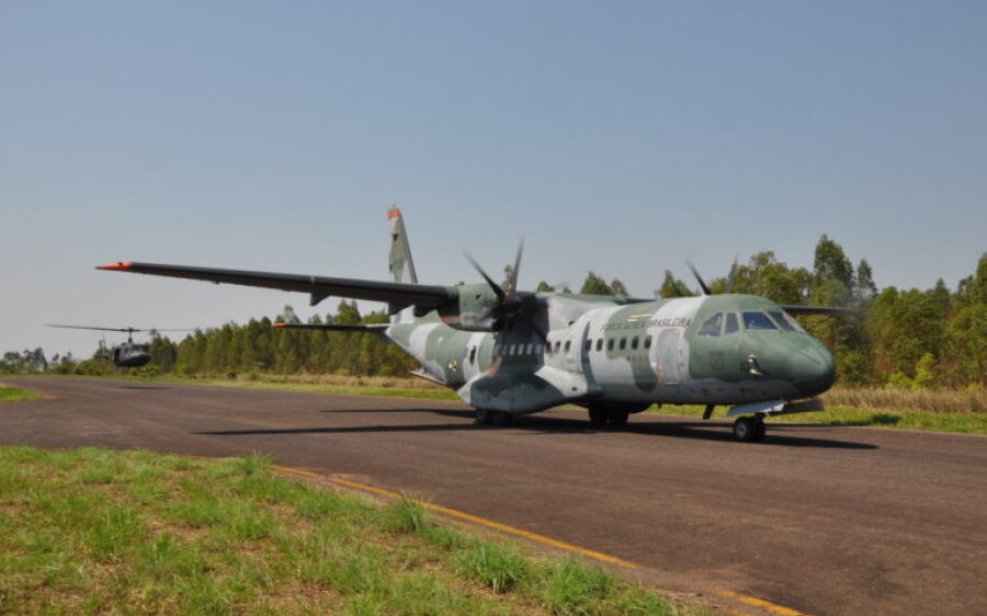 Respiradores e 20 mil máscaras chegam a MS em aeronave da Força Aérea