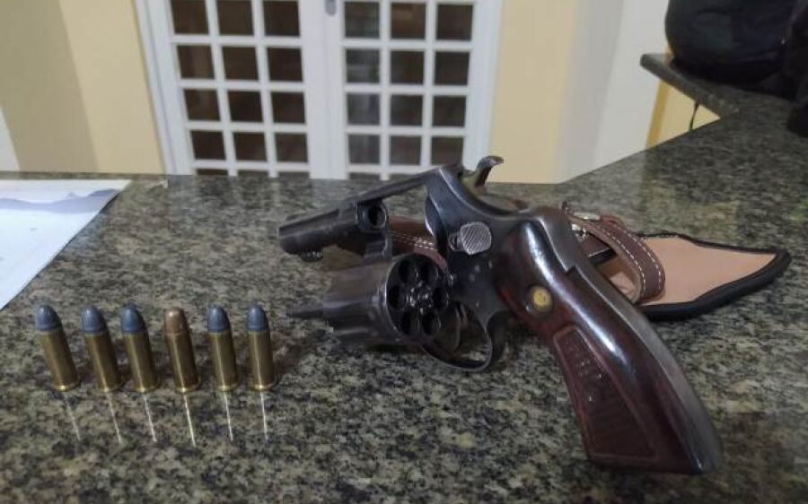 Homem é detido em barreira Sanitária, por porte de arma de fogo em Coxim