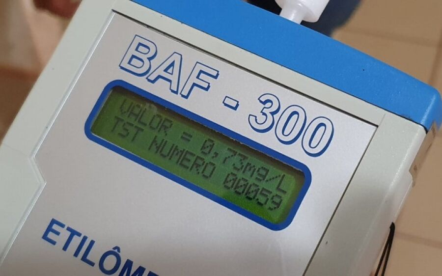 Homem é preso ao dirigir embriagado e debochar de barreira sanitária