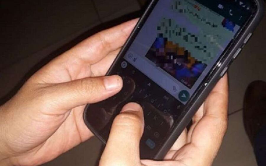 Homem manda nudes para desconhecida e é extorquido por falso policial