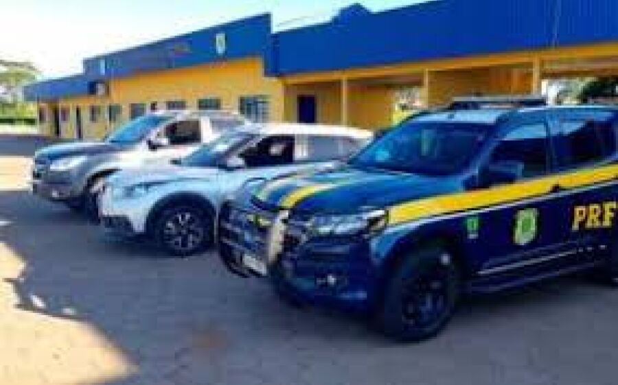 Dois veículos roubados no Espírito Santo são recuperados pela PRF em MS