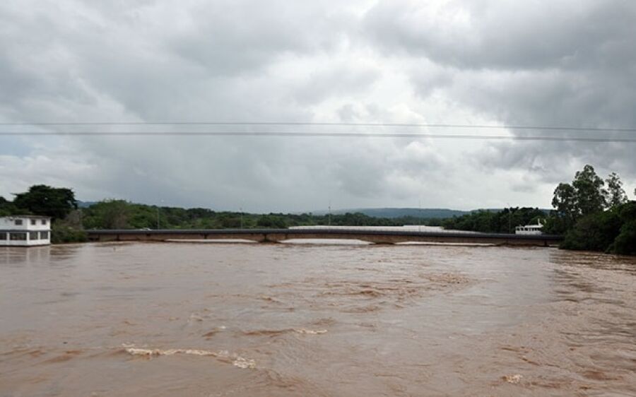 Nível do rio Taquari sob, mas não oferece risco à população ribeirinha em Coxim