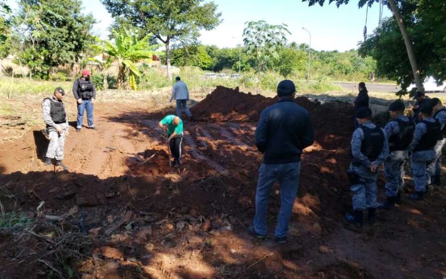 Serial killer: Polícia desenterra vítimas de pedreiro que matou pelo menos 5 na Capital