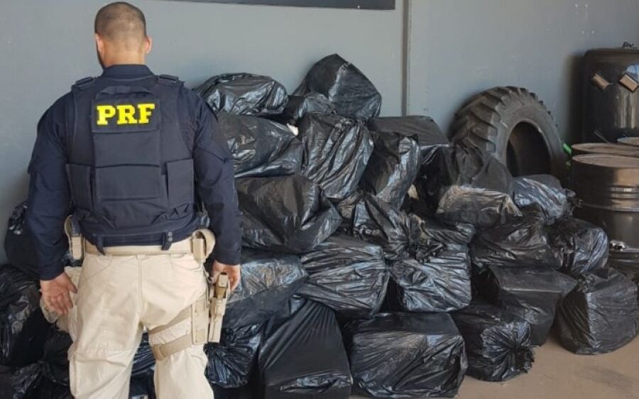 PRF e Polícia Civil apreendem 1,9 T de maconha em caminhão frigorífico em Bandeirantes