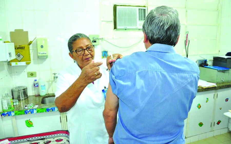Professores e pessoas de 55 a 59 anos  devem ser vacinadas contra a gripe