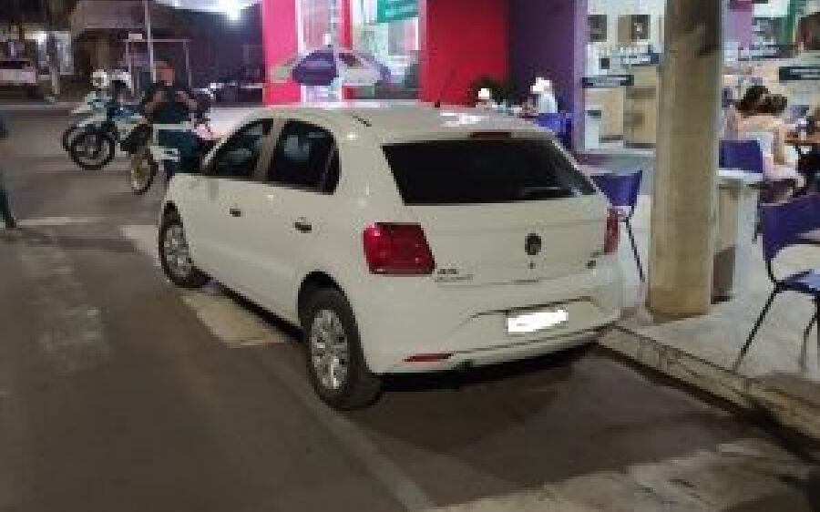Polícia Militar realiza abordagens e autua veículos em Coxim